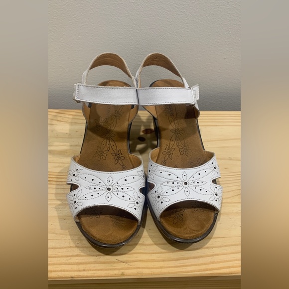 Sandals - Picture 2 of 2